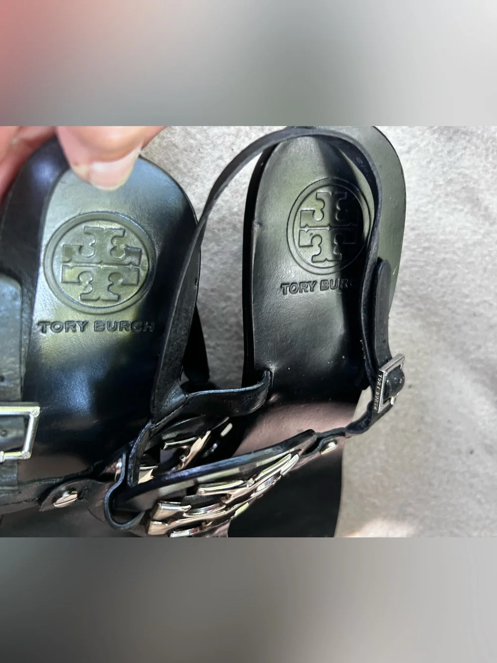 Tory Burch Holly Black Leather Logo Thong Sandals with Gold Emblem size 8.5
